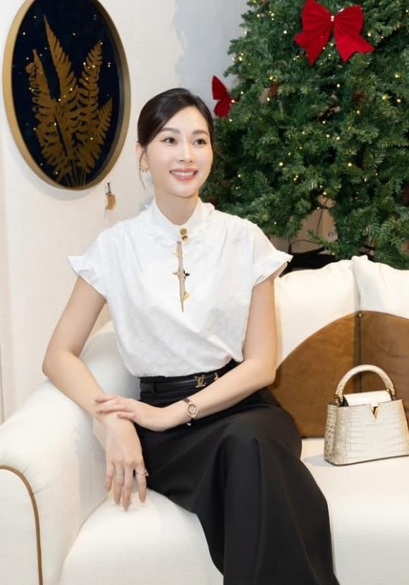 Cận cảnh vẻ đẹp khó cưỡng của Đặng Thu Thảo. Ảnh: FBNV Cận cảnh vẻ đẹp khó cưỡng của Đặng Thu Thảo. Ảnh: FBNV