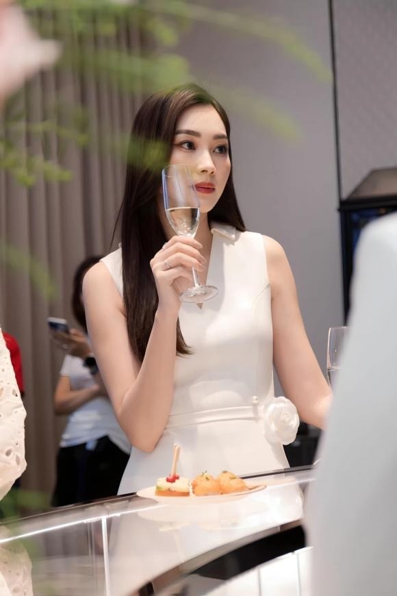 Đặng Thu Thảo cực sang chảnh trong bộ ảnh mới. Ảnh: FBNV Đặng Thu Thảo cực sang chảnh trong bộ ảnh mới. Ảnh: FBNV