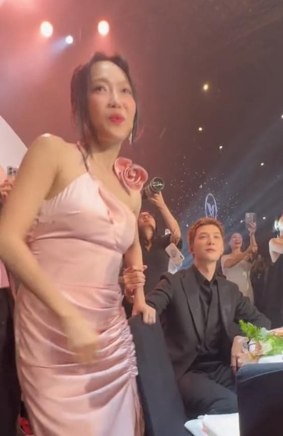 Diệu Nhi lộ bụng to bất thường, tiếp tục đấy lên nghi vấn có tin vui - Ảnh 1 Diệu Nhi lộ bụng to bất thường, tiếp tục đấy lên nghi vấn có tin vui - Ảnh 1
