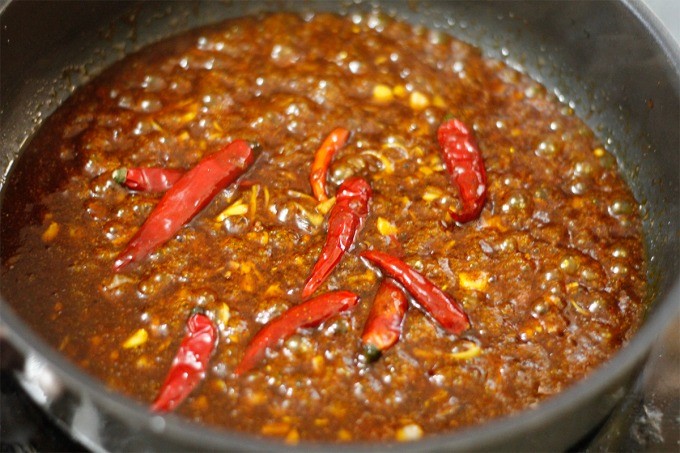 Cách làm khô gà lá chanh đơn giản, thơm ngon cực phù hợp nhâm nhi những ngày Tết - Ảnh 4 Cách làm khô gà lá chanh đơn giản, thơm ngon cực phù hợp nhâm nhi những ngày Tết - Ảnh 4