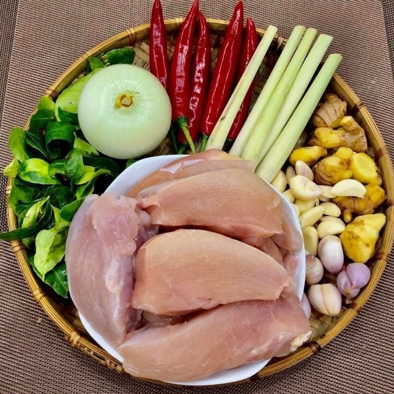 Cách làm khô gà lá chanh đơn giản, thơm ngon cực phù hợp nhâm nhi những ngày Tết - Ảnh 2 Cách làm khô gà lá chanh đơn giản, thơm ngon cực phù hợp nhâm nhi những ngày Tết - Ảnh 2