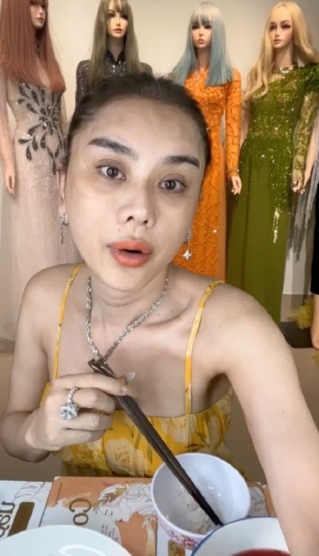 Lâm Khánh Chi khoe cận mặt mộc, dung nhan thật sự ra sao sau quá trình thẩm mỹ? - Ảnh 1 Lâm Khánh Chi khoe cận mặt mộc, dung nhan thật sự ra sao sau quá trình thẩm mỹ? - Ảnh 1