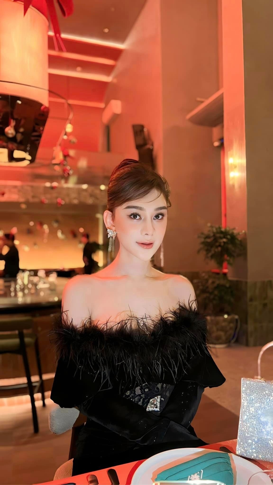 Lâm Khánh Chi gần đây thường xuyên khoe nhan sắc xinh đẹp thăng hạng. Ảnh: FBNV