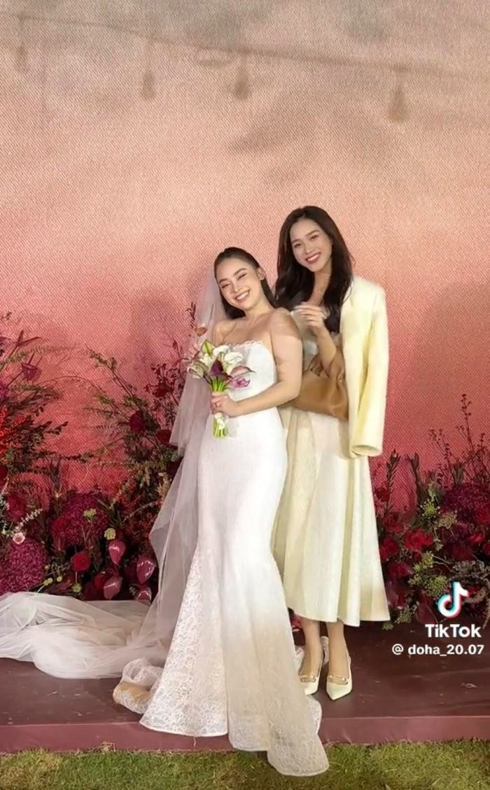 Đỗ Thị Hà 'xin vía' cưới dù chưa một lần công khai bạn trai - Ảnh 1 Đỗ Thị Hà 'xin vía' cưới dù chưa một lần công khai bạn trai - Ảnh 1