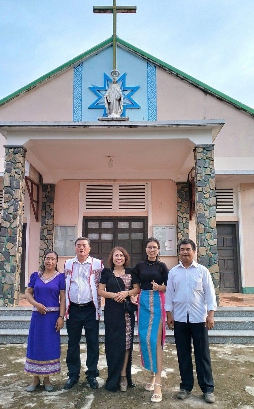 Siu Black kết hôn với chồng cũ tại quê nhà Kon Tum đợt tháng 9 vừa qua. Ảnh: FBNV