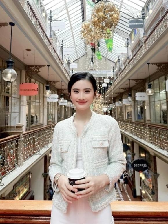 Sao Việt 31/12: Hoa hậu Ý Nhi đón năm mới ở trời Tây, Siu Black báo tin vui hậu kết hôn - Ảnh 1 Sao Việt 31/12: Hoa hậu Ý Nhi đón năm mới ở trời Tây, Siu Black báo tin vui hậu kết hôn - Ảnh 1