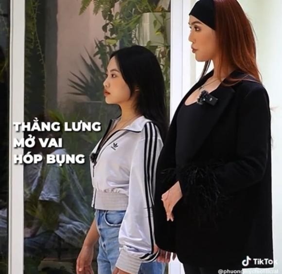 Phương Mỹ Chi tập catwalk cùng Lan Khuê. Ảnh: Chụp màn hình Phương Mỹ Chi tập catwalk cùng Lan Khuê. Ảnh: Chụp màn hình