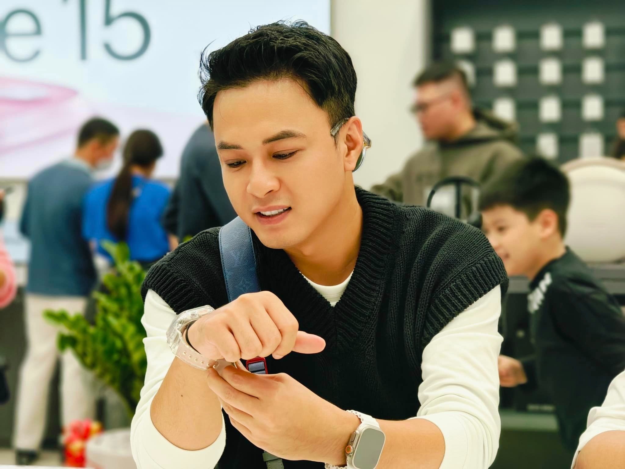 Hồng Đăng cuộc sống thảnh thơi sau khi đã dừng lại hoạt động nghệ thuật. Ảnh: FBNV