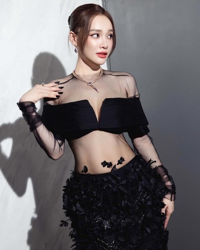 Sao Việt 8/1: Hồ Hoài Anh bảnh bao sau tin chia tay Lưu Hương Giang, Nhã Phương sắc vóc khó tin khi là mẹ bỉm - Ảnh 4 Sao Việt 8/1: Hồ Hoài Anh bảnh bao sau tin chia tay Lưu Hương Giang, Nhã Phương sắc vóc khó tin khi là mẹ bỉm - Ảnh 4