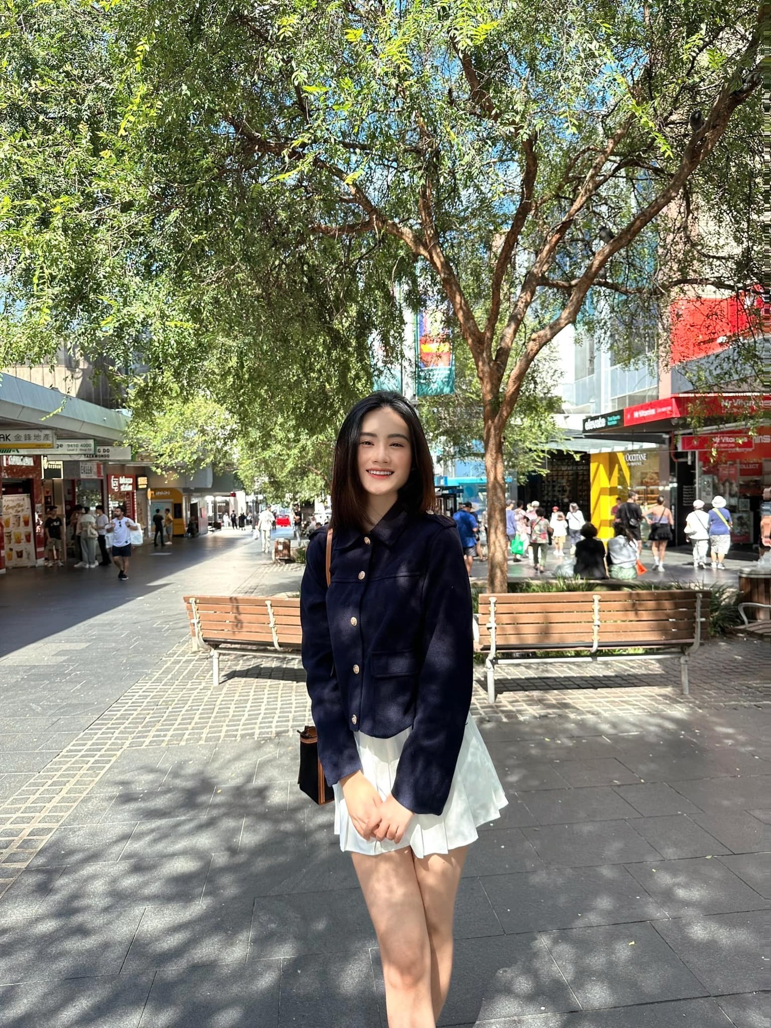 Ý Nhi nhan sắc rạng ngời khi học tập tại trời Tây. Ảnh: FBNV Ý Nhi nhan sắc rạng ngời khi học tập tại trời Tây. Ảnh: FBNV