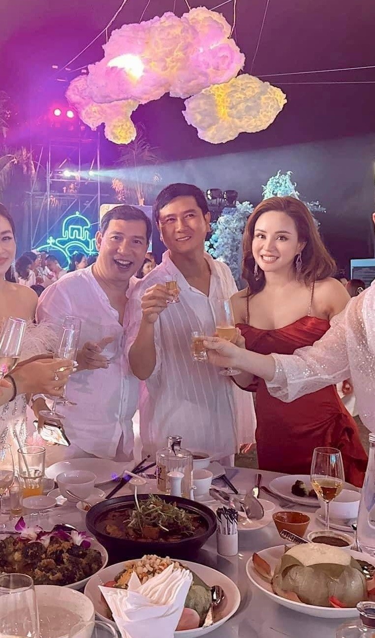 Hồ Hoài Anh chung khung hình với Quang Thắng và Vy Oanh. Ảnh: FBNV Hồ Hoài Anh chung khung hình với Quang Thắng và Vy Oanh. Ảnh: FBNV