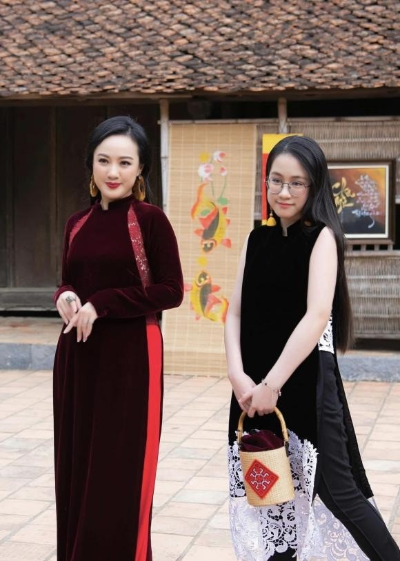 BTV Hoài Anh và con gái. Ảnh: FBNV BTV Hoài Anh và con gái. Ảnh: FBNV