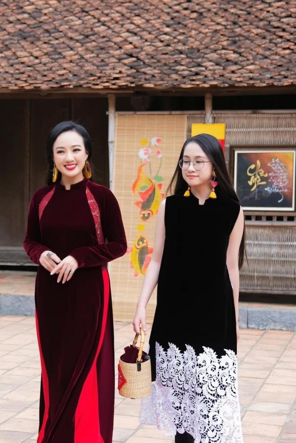 BTV Hoài Anh khoe con gái cao gần bằng mẹ, dung mạo xinh xắn - Ảnh 2 BTV Hoài Anh khoe con gái cao gần bằng mẹ, dung mạo xinh xắn - Ảnh 2