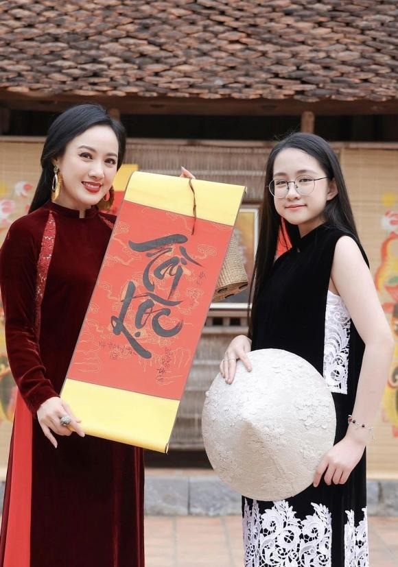 BTV Hoài Anh khoe con gái cao gần bằng mẹ, dung mạo xinh xắn - Ảnh 1 BTV Hoài Anh khoe con gái cao gần bằng mẹ, dung mạo xinh xắn - Ảnh 1