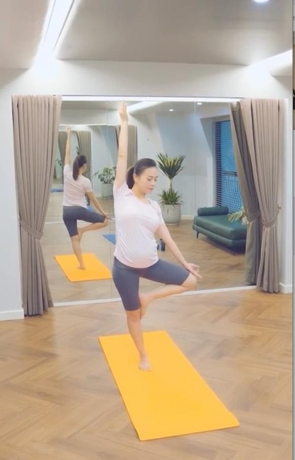 Phương Oanh chăm chỉ tập yoga. Ảnh: Chụp màn hình Phương Oanh chăm chỉ tập yoga. Ảnh: Chụp màn hình