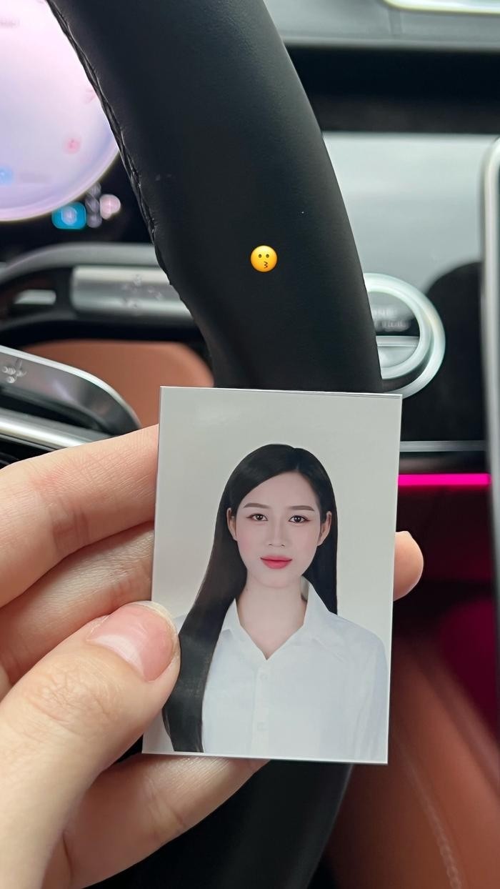 Đỗ Thị Hà khoe ảnh thẻ. Ảnh: FBNV Đỗ Thị Hà khoe ảnh thẻ. Ảnh: FBNV