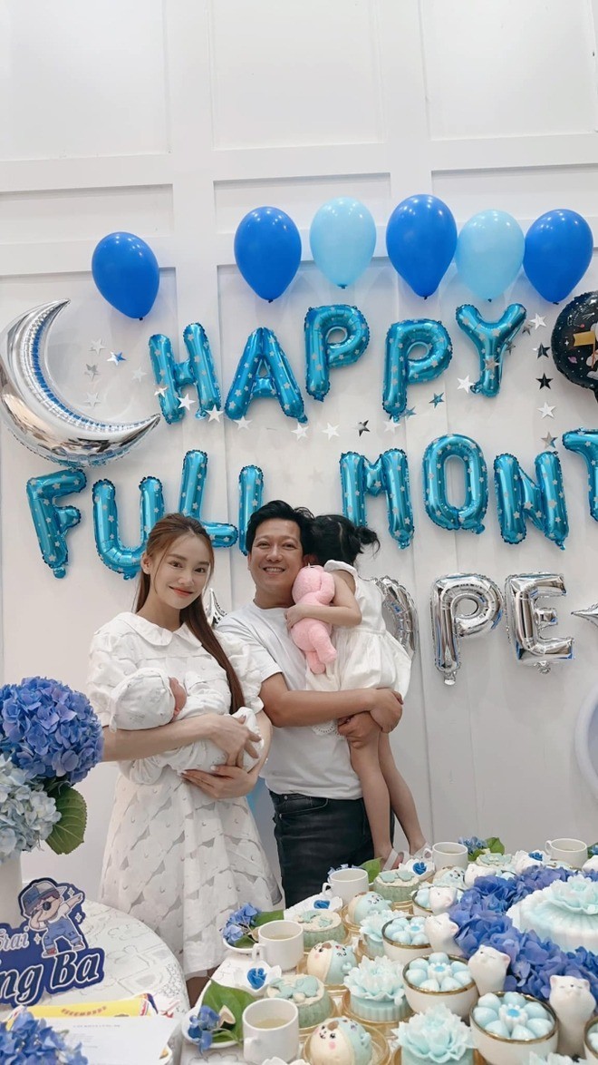 Trường Giang và Nhã Phương có cuộc sống hôn nhân hạnh phúc. Ảnh: FBNV Trường Giang và Nhã Phương có cuộc sống hôn nhân hạnh phúc. Ảnh: FBNV