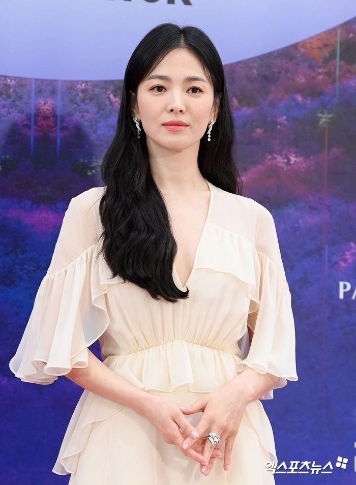 Song Hye Kyo giờ đây sở hữu vẻ đẹp sắc sảo, trưởng thành nhưng luôn phảng phất nỗi buồn. Ảnh: Internet Song Hye Kyo giờ đây sở hữu vẻ đẹp sắc sảo, trưởng thành nhưng luôn phảng phất nỗi buồn. Ảnh: Internet