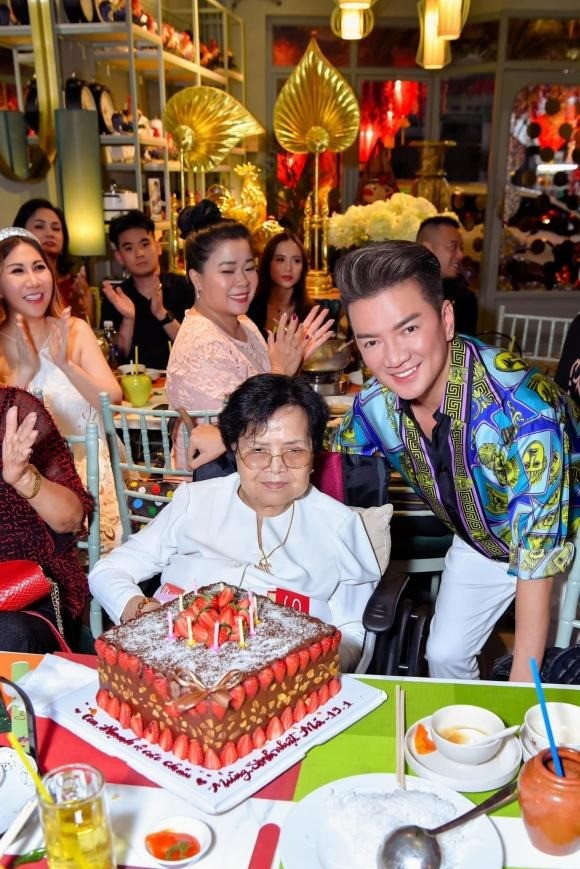 Sao Việt 19/1: Khánh Thi nhập viện vì sức khỏe 'bất ổn', Lý Nhã Kỳ hội ngộ Việt Anh - Ảnh 4 Sao Việt 19/1: Khánh Thi nhập viện vì sức khỏe 'bất ổn', Lý Nhã Kỳ hội ngộ Việt Anh - Ảnh 4
