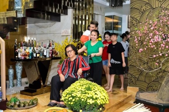 Đàm Vĩnh Hưng thể hiện tình cảm với đấng sinh thành sau ồn ào quá khứ trả nợ cho mẹ - Ảnh 1 Đàm Vĩnh Hưng thể hiện tình cảm với đấng sinh thành sau ồn ào quá khứ trả nợ cho mẹ - Ảnh 1