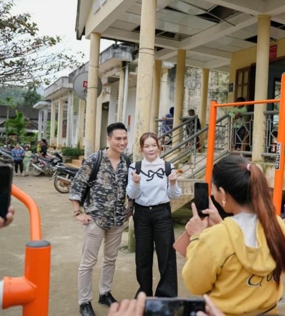 Sao Việt 19/1: Khánh Thi nhập viện vì sức khỏe 'bất ổn', Lý Nhã Kỳ hội ngộ Việt Anh - Ảnh 2 Sao Việt 19/1: Khánh Thi nhập viện vì sức khỏe 'bất ổn', Lý Nhã Kỳ hội ngộ Việt Anh - Ảnh 2