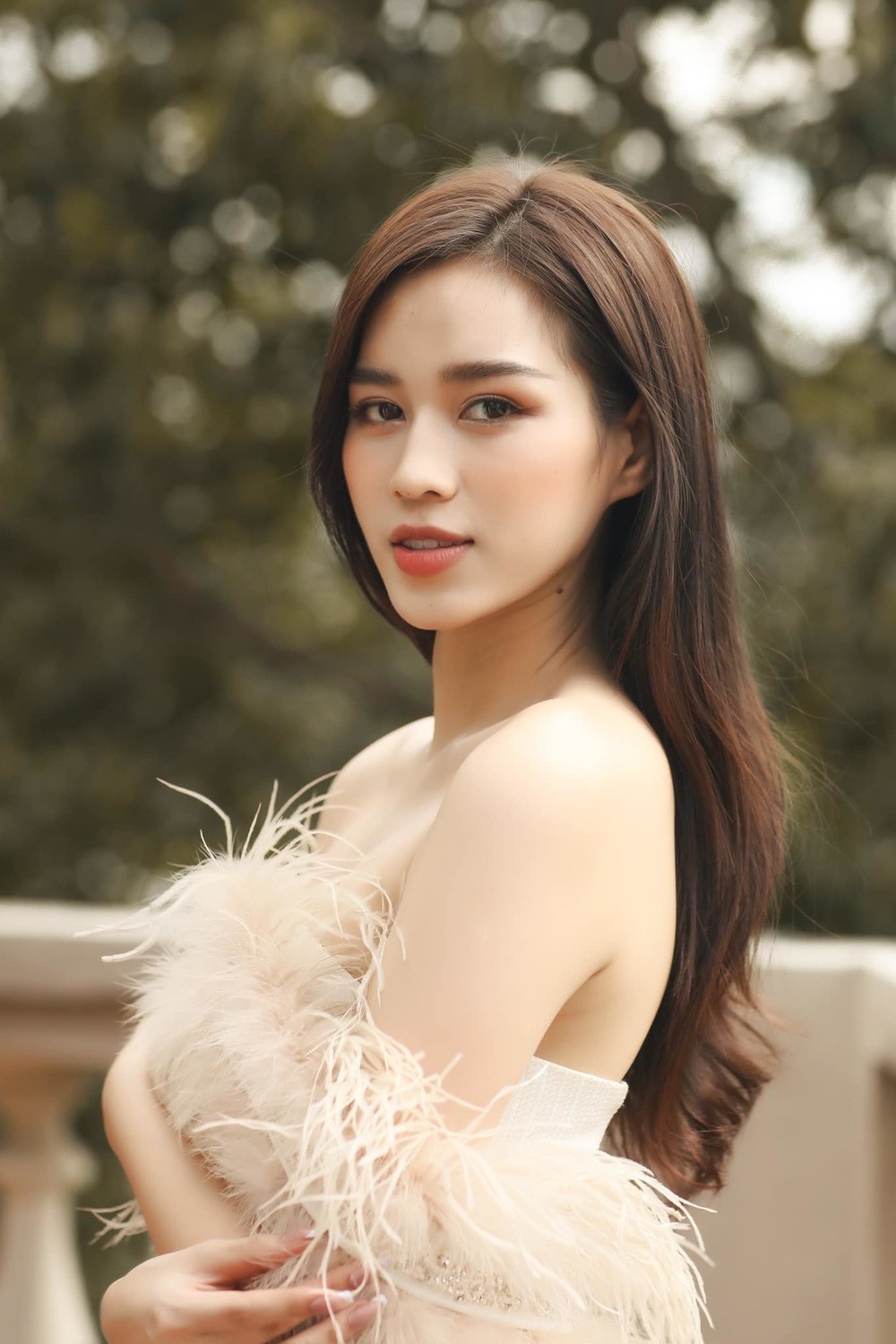 Đỗ Thị Hà bày tỏ quan điểm về sắc đẹp, chứng minh đẳng cấp nàng hậu Việt - Ảnh 1 Đỗ Thị Hà bày tỏ quan điểm về sắc đẹp, chứng minh đẳng cấp nàng hậu Việt - Ảnh 1