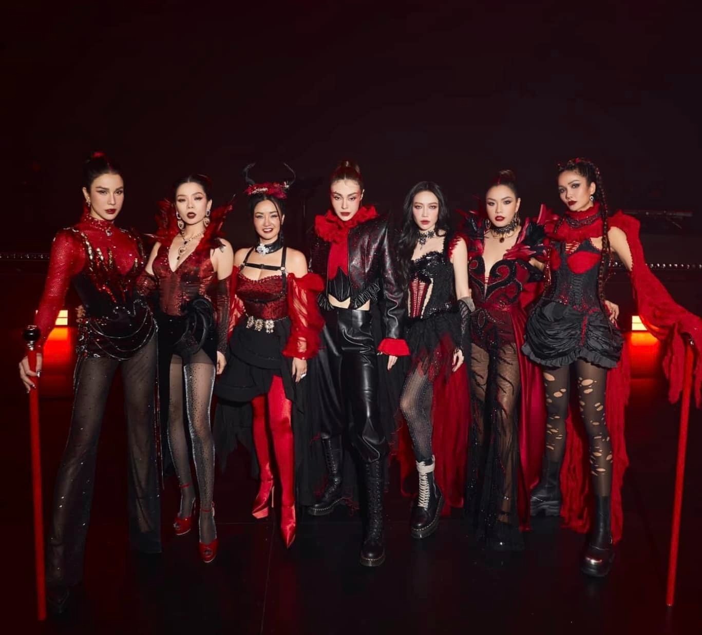 Các tiết mục của dàn 'chị đẹp' đều khiến khán giả hài lòng. Ảnh: FBNV