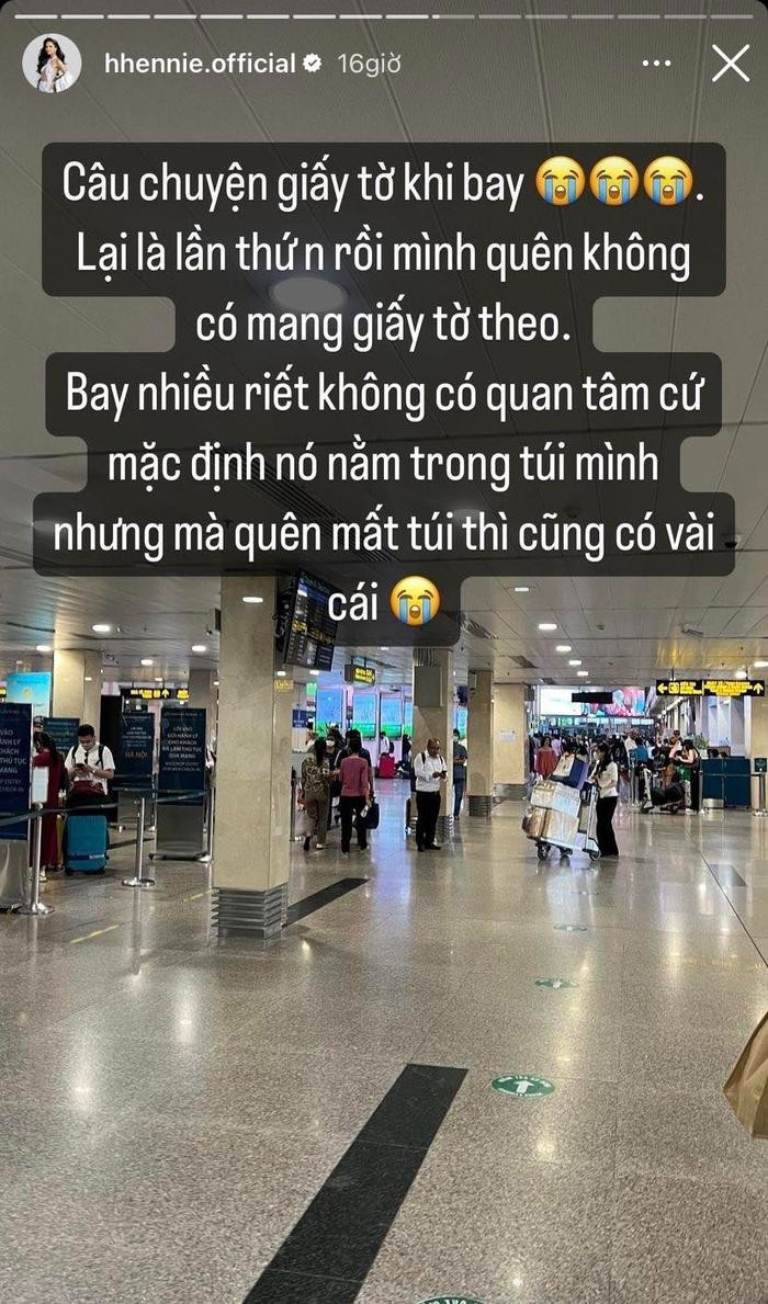 H'Hen Niê gặp sự cố ở sân bay. Ảnh: FBNV H'Hen Niê gặp sự cố ở sân bay. Ảnh: FBNV