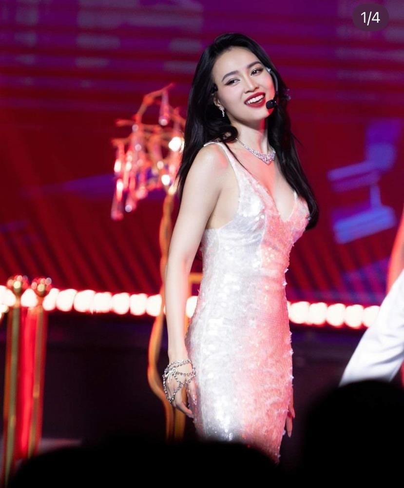 Ninh Dương Lan Ngọc tỏa sáng với nhan sắc cực phẩm trên sân khấu của Chị Đẹp Đạp Gió Rẽ Sóng. Ảnh: IG