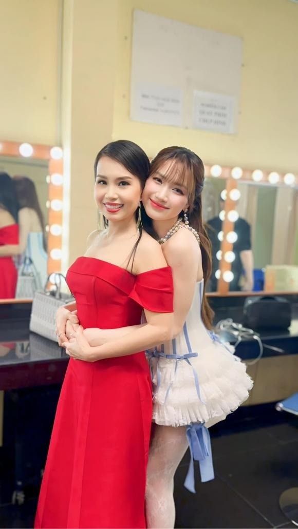 Ở tuổi 53, Cẩm Ly không ngại đọ sắc với đàn em trẻ trung - Ảnh 3 Ở tuổi 53, Cẩm Ly không ngại đọ sắc với đàn em trẻ trung - Ảnh 3
