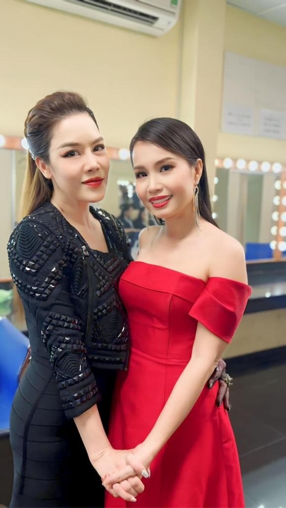 Ở tuổi 53, Cẩm Ly không ngại đọ sắc với đàn em trẻ trung - Ảnh 4 Ở tuổi 53, Cẩm Ly không ngại đọ sắc với đàn em trẻ trung - Ảnh 4