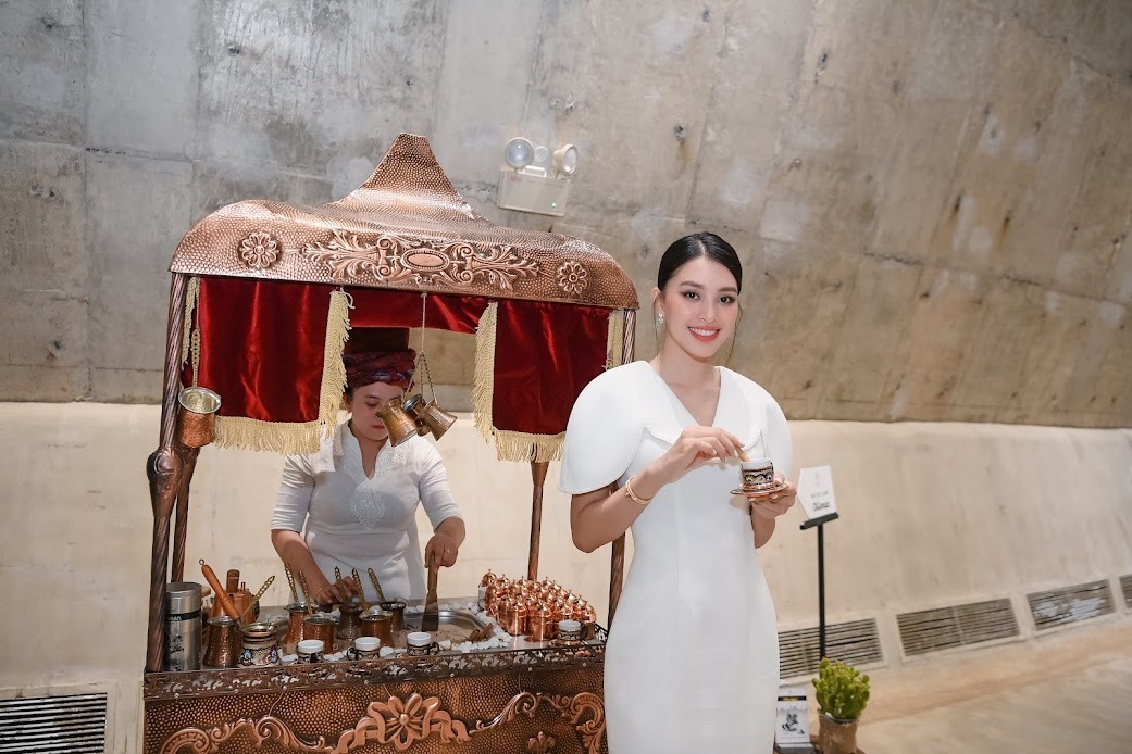 Hoa hậu Giáng My, Tiểu Vy, Đỗ Thị Hà thích thú trải nghiệm cà phê Thiền - Ảnh 7 Hoa hậu Giáng My, Tiểu Vy, Đỗ Thị Hà thích thú trải nghiệm cà phê Thiền - Ảnh 7