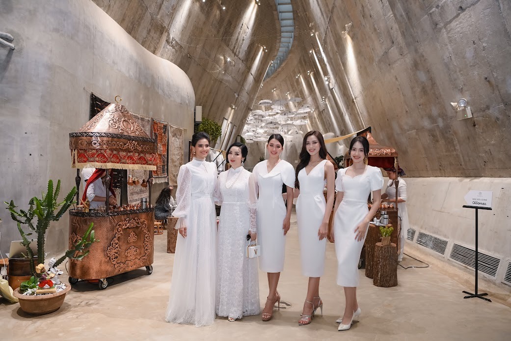 Hoa hậu Giáng My, Tiểu Vy, Đỗ Thị Hà thích thú trải nghiệm cà phê Thiền - Ảnh 3 Hoa hậu Giáng My, Tiểu Vy, Đỗ Thị Hà thích thú trải nghiệm cà phê Thiền - Ảnh 3
