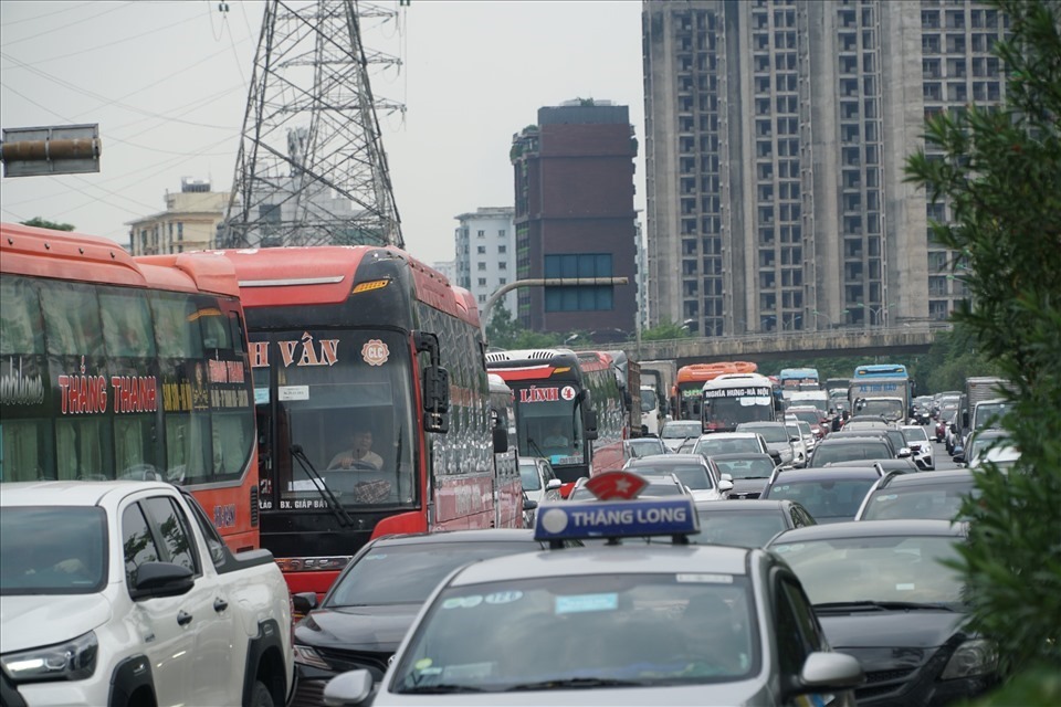 2 vụ tai nạn giao thông vào ngày cuối nghỉ lễ khiến cửa ngõ vào Hà Nội ùn tắc kéo dài