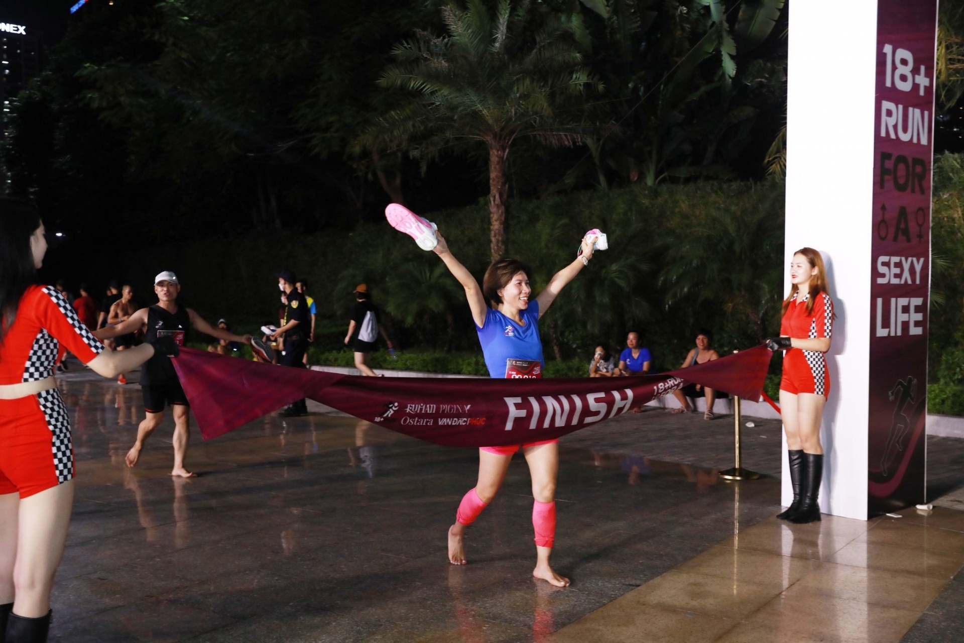 Hàng trăm người hào hứng tham gia giải chạy 18+RUN – For a Sexy Life tại Hà Nội