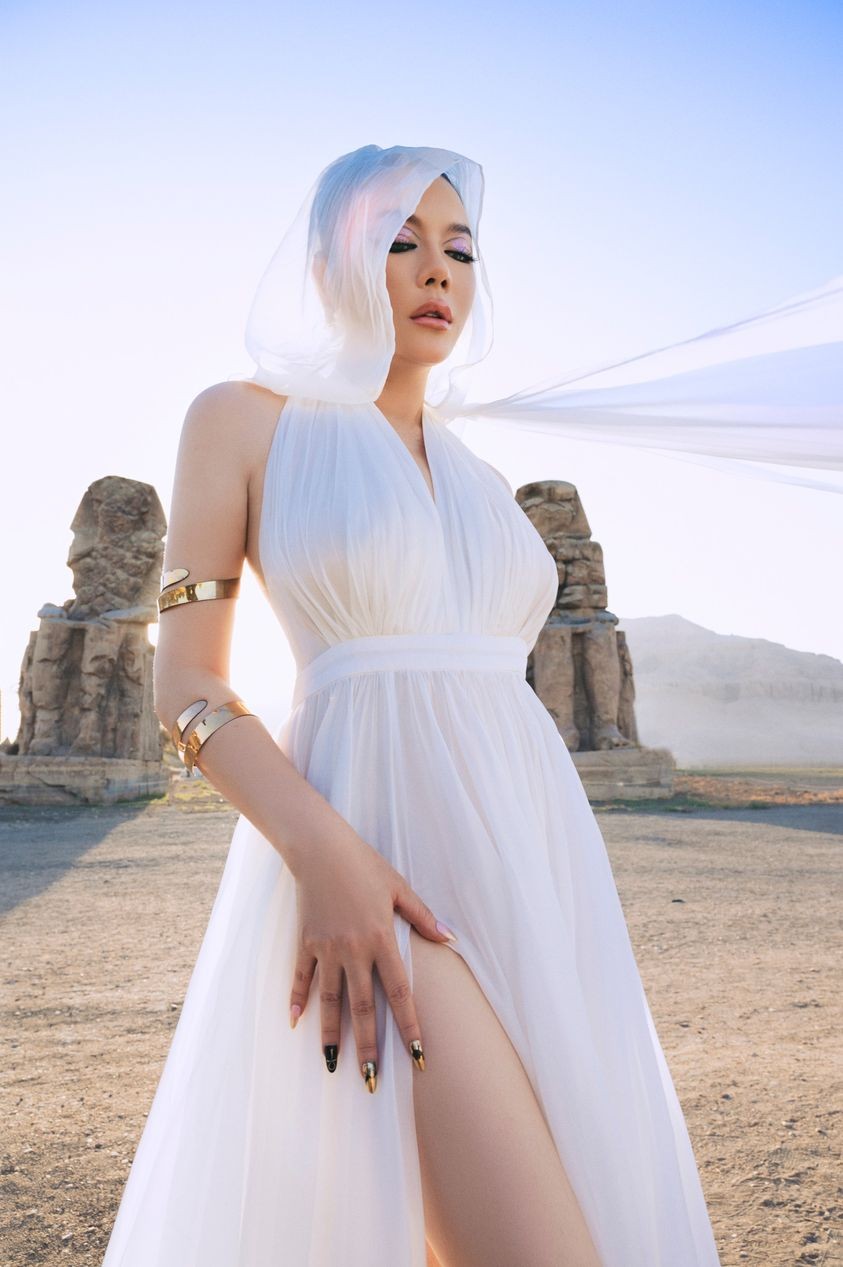 Ngọc Sơn lấy Lý Nhã Kỳ làm nàng thơ để viết bài Vầng trăng cô đơn.