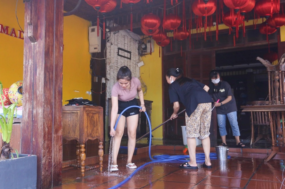 Nhiều gia đình huy động hết nhân lực chủ động dọn dẹp sạch sẽ để đón du khách. Ảnh: TTT