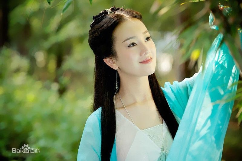 Trương Mông từng được đánh giá là mỹ nhân cổ trang thế hệ mới của màn ảnh Hoa ngữ. Cô tham gia các phim như Mỹ nhân vô lệ, Tân Thiên long bát bộ, Thiên nhai minh nguyệt đao, Cổ kiếm kỳ đàm...