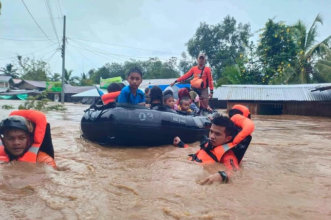 Sau khi đổ bộ đảo chính Philippines sáng 29/10, bão Nalgae gây lũ quét và lở đất khiến ít nhất 72 người thiệt mạng, hàng chục người bị thương. Ảnh: AFP Sau khi đổ bộ đảo chính Philippines sáng 29/10, bão Nalgae gây lũ quét và lở đất khiến ít nhất 72 người thiệt mạng, hàng chục người bị thương. Ảnh: AFP