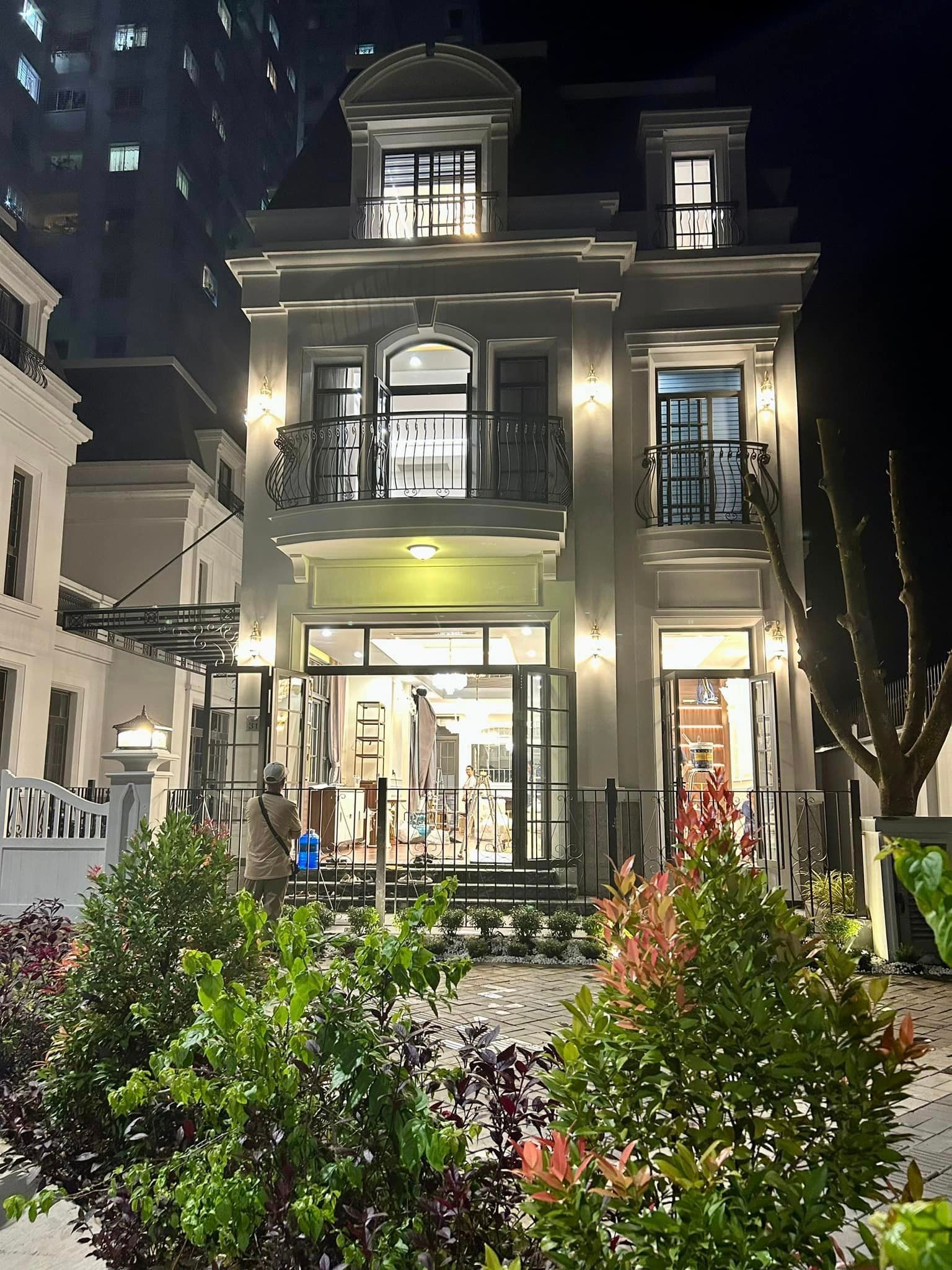 Cơ ngơi hoành tráng Đoàn Di Băng tặng bố mẹ.