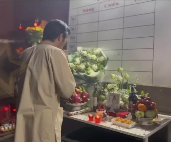 Hoài Linh lần đầu làm điều đặc biệt cho Phi Nhung sau khi cố ca sĩ qua đời Hoài Linh lần đầu làm điều đặc biệt cho Phi Nhung sau khi cố ca sĩ qua đời