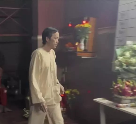 Hoài Linh lần đầu làm điều đặc biệt cho Phi Nhung sau khi cố ca sĩ qua đời Hoài Linh lần đầu làm điều đặc biệt cho Phi Nhung sau khi cố ca sĩ qua đời