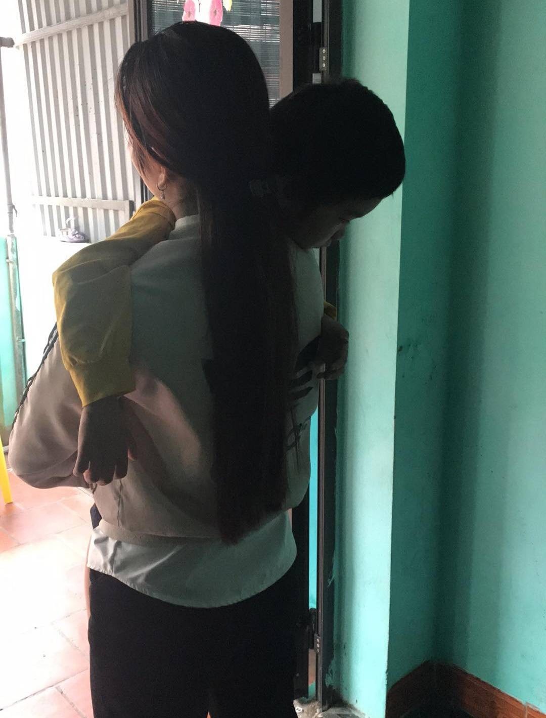 Vậy là sau 3 năm kể từ ngày mẹ rời khỏi nhà, đến nay, bé trai đã được gặp lại mẹ. Ảnh: Gia đình cung cấp