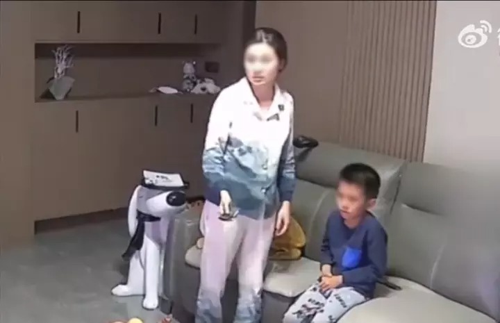 Phải nói rằng, người mẹ này khá lý trí, và cô ấy biết rằng để giải quyết vấn đề thì vẫn phải tìm ra nguyên nhân sâu xa.