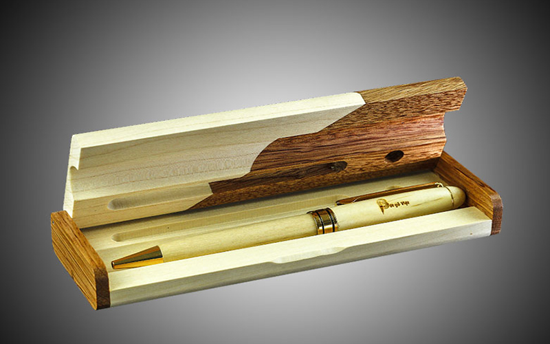 Một trong những món đồ không thể thiếu của những người làm nghề giáo đó chính là cây bút. Bút là món quà mang nhiều ý nghĩa đối với cả người tặng và người được tặng. Món quà là bút viết thể hiện sự trân trọng những nét chữ mà học trò đã từng được học.