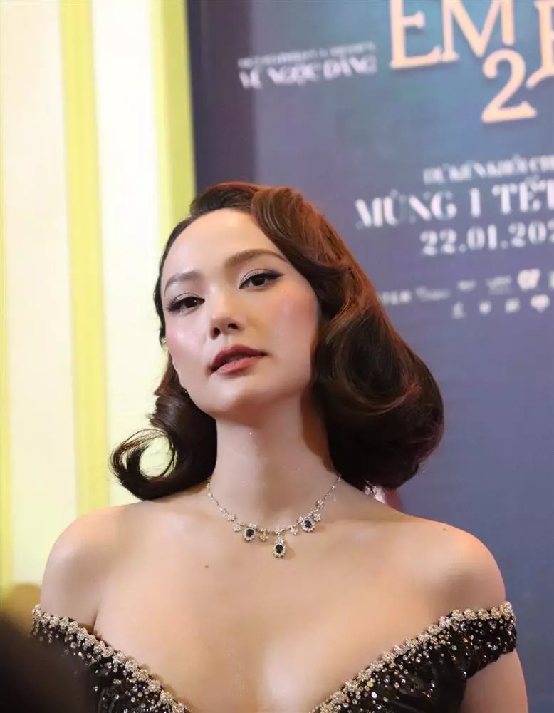 Động thái của Minh Hằng khi bị dân tình so sánh ảnh qua đường với nhan sắc ngoài đời Động thái của Minh Hằng khi bị dân tình so sánh ảnh qua đường với nhan sắc ngoài đời