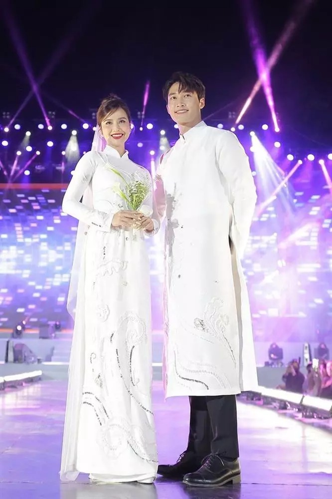 Dù Huyền Lizzie và Đình Tú khẳng định cả 2 chỉ là bạn bè đồng nghiệp nhưng màn 'cọ nhiệt' giữa cả 2 khiến một bộ phận khán giả vẫn nhiệt tình 'đẩy thuyền' và gán ghép.