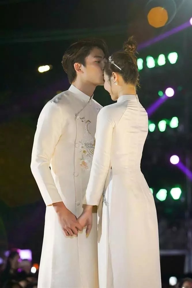 Huyền Lizzie và Đình Tú có màn trình diễn hot đến mức xua tan cái lạnh miền Bắc