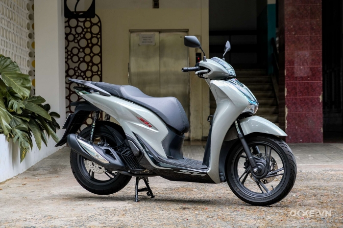 Dòng xe Honda SH 150i hiện tại cũng có thể được xem là Honda SH 160i khi sử dụng khối động cơ 156,9 cc. Dòng xe Honda SH 150i hiện tại cũng có thể được xem là Honda SH 160i khi sử dụng khối động cơ 156,9 cc.
