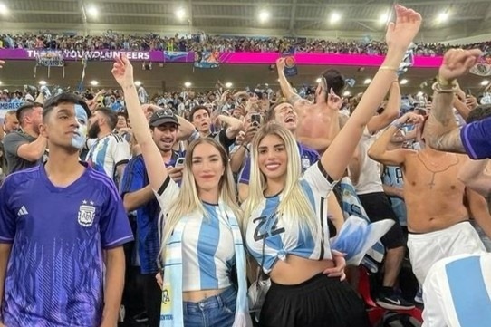 Cặp bạn thân Noemi Gomez và Milu Barbiie đã an toàn rời khỏi Qatar sau hành động ăn mừng quá khích. Cặp bạn thân Noemi Gomez và Milu Barbiie đã an toàn rời khỏi Qatar sau hành động ăn mừng quá khích.